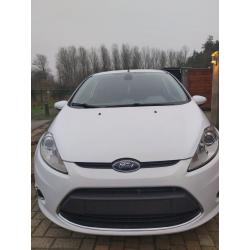 Ford Fiesta Titanium 1.6tdci Met maar 131050 KM!