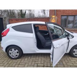 Ford Fiesta Titanium 1.6tdci Met maar 131050 KM!