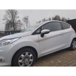 Ford Fiesta Titanium 1.6tdci Met maar 131050 KM!