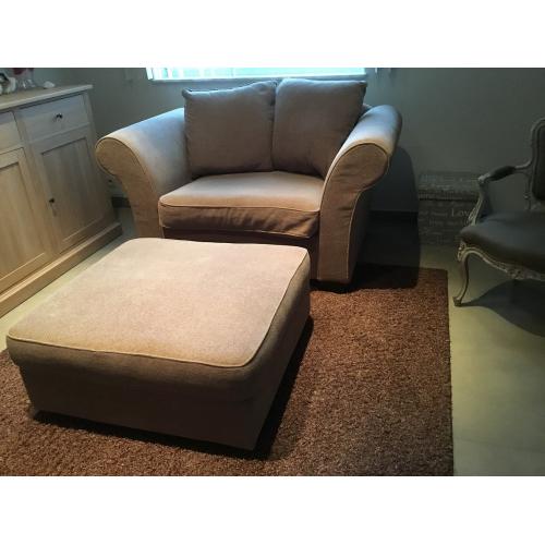 Loveseat met poef