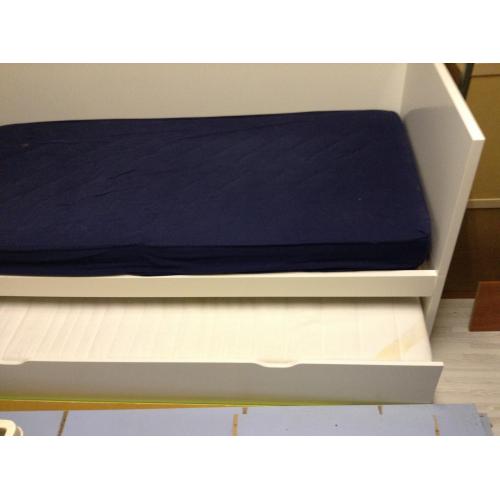 bed met uitschuifbed