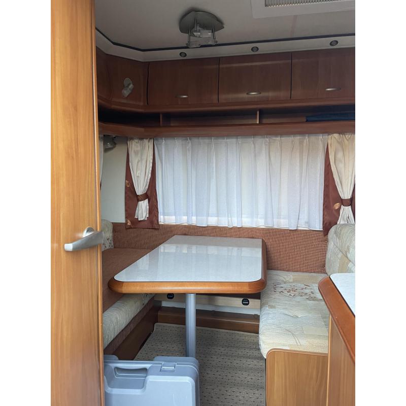 Caravan Hobby 400 SF Excellent