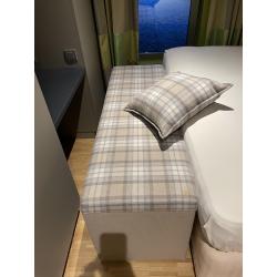 Bed 200x220, inclusief hoofdeinde, matras en kofferbak voor bedeinde