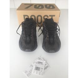 YEEZY BOOST 700 VANTA MAAT 44 (USED)