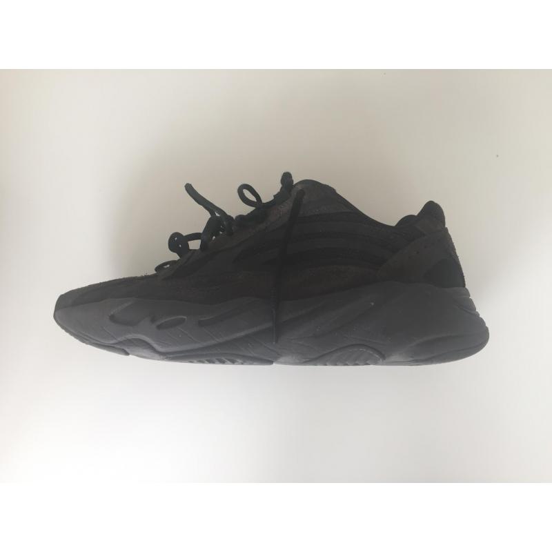 YEEZY BOOST 700 VANTA MAAT 44 (USED)