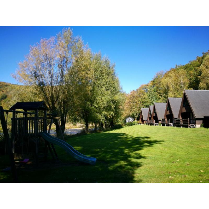 Ardennen - Bohan - chalets rechtstreeks aan de oever van de Semois