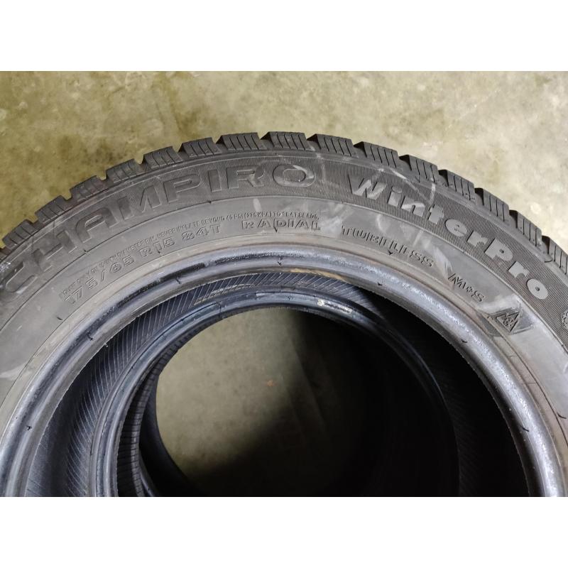 Winterbanden set VW Polo 175/65 R15 in goede staat