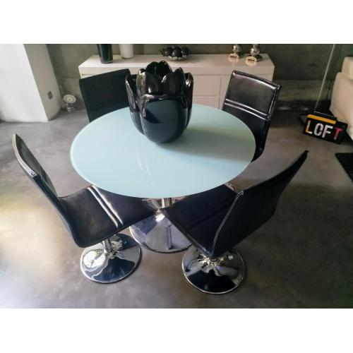 RONDE GLAZEN TAFEL MET 4 STOELEN