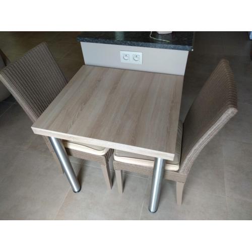 Keukentafel en 2 stoelen