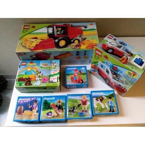 3 volledige dozen DUPLO en 5 doosjes Playmobil
