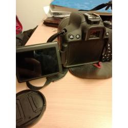 Canon EOS 700D met lens, tas, oplaadkabel en SD memorycards