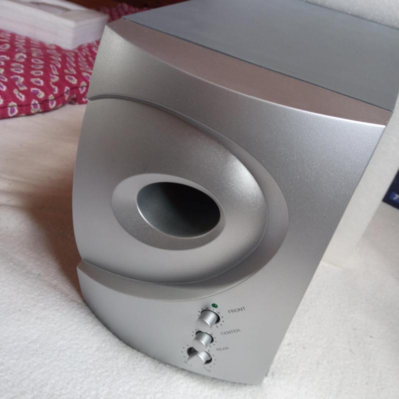 Geluidssysteem met power subwoofer