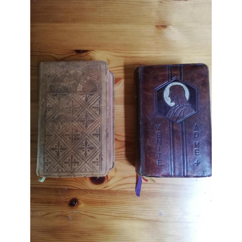 2 oude kerkboeken/missaal in leder