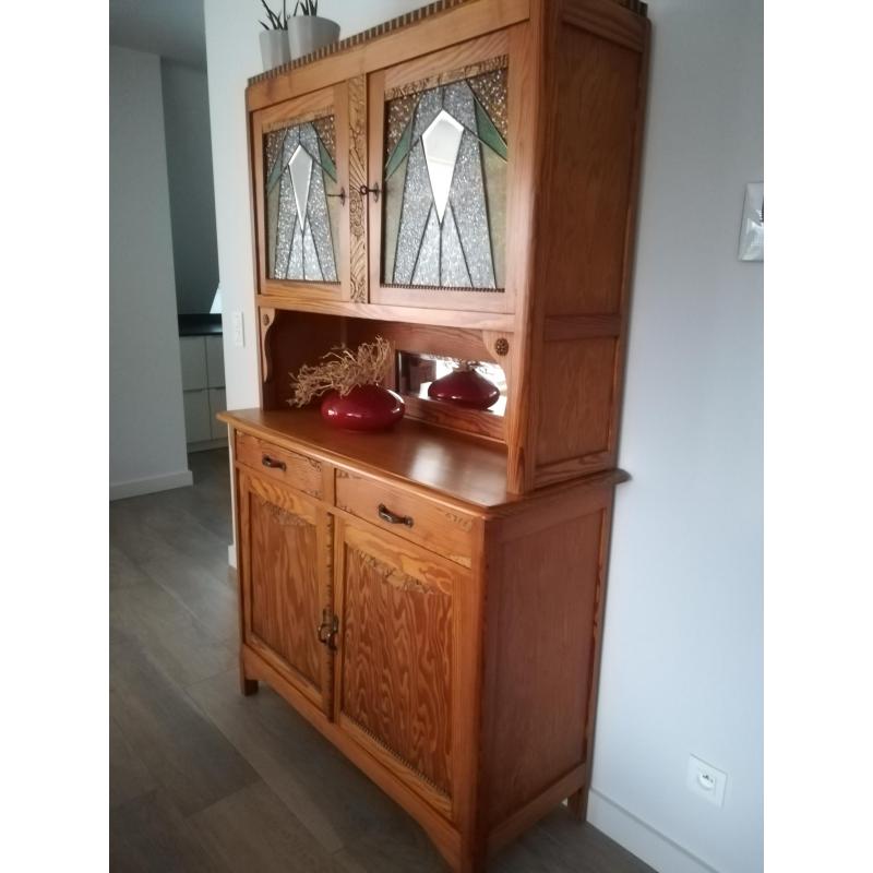 Antieke kast met Art Nouveau accenten