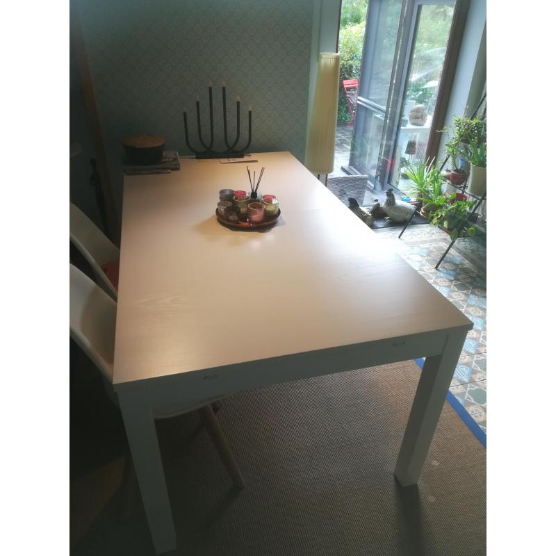 Witte eettafel