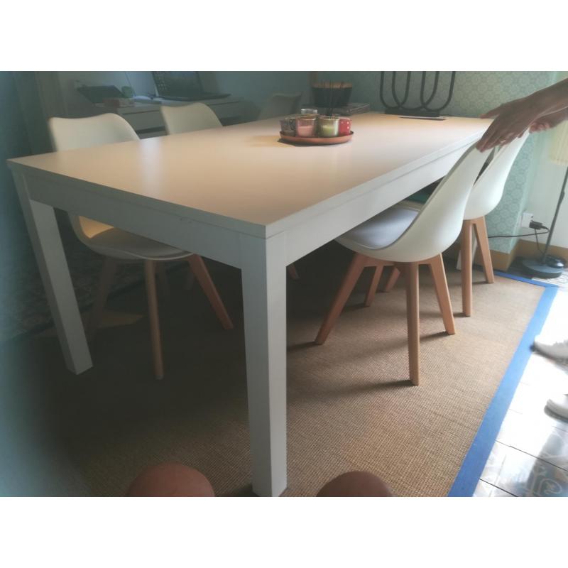 Witte eettafel