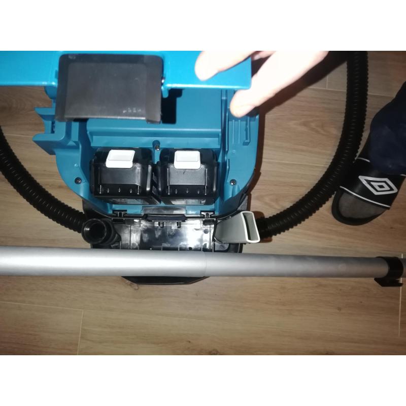 Makita DVC864LZX  2X 18V batterijen