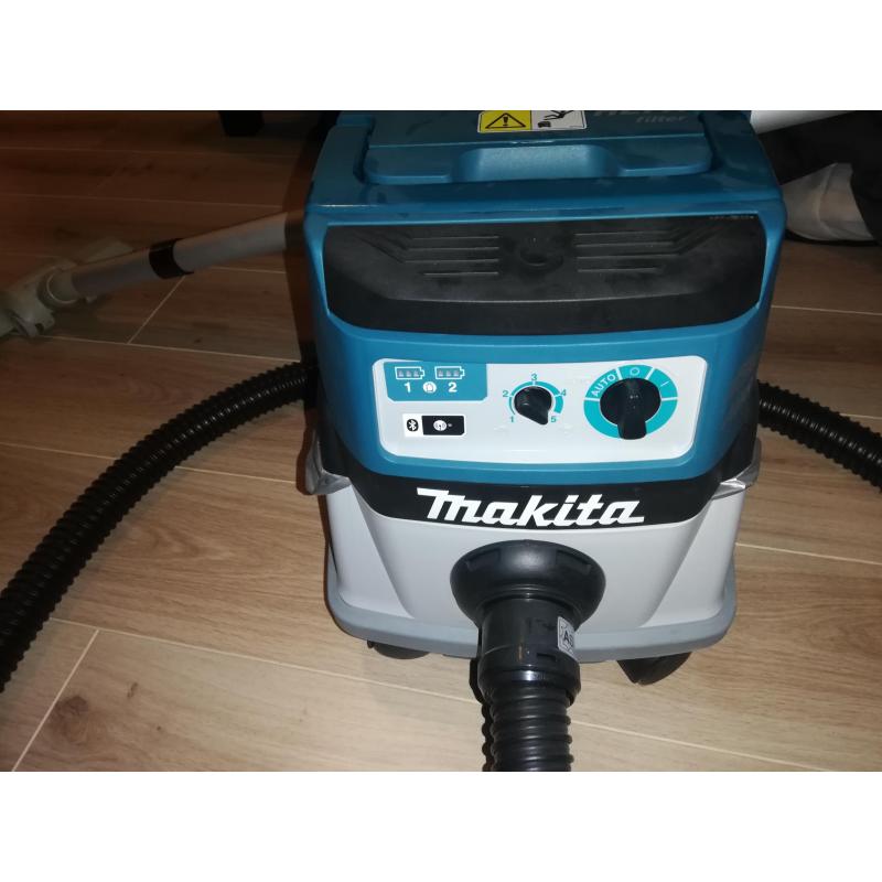 Makita DVC864LZX  2X 18V batterijen