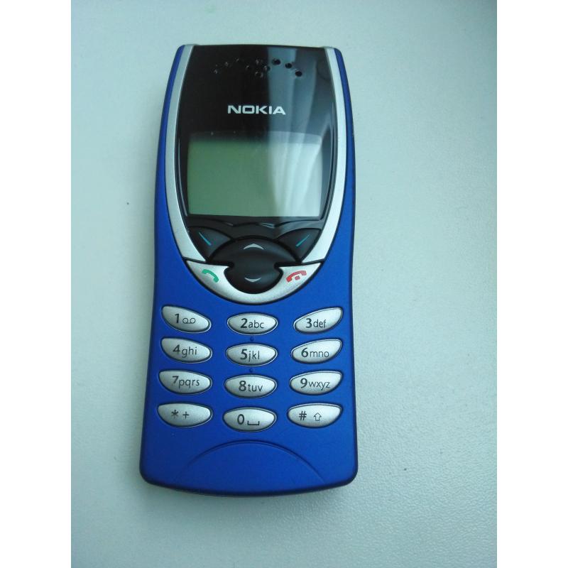 Zeer robuuste Unieke Nokia 8210 blauwe front; ZELDZAAM GSM!!