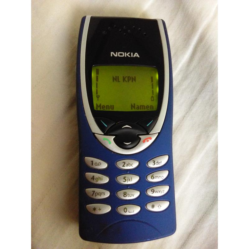 Zeer robuuste Unieke Nokia 8210 blauwe front; ZELDZAAM GSM!!