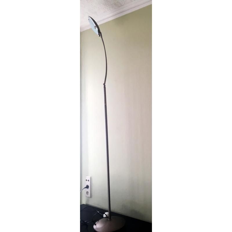 vloerlamp/leeslamp met voetknop   lamp