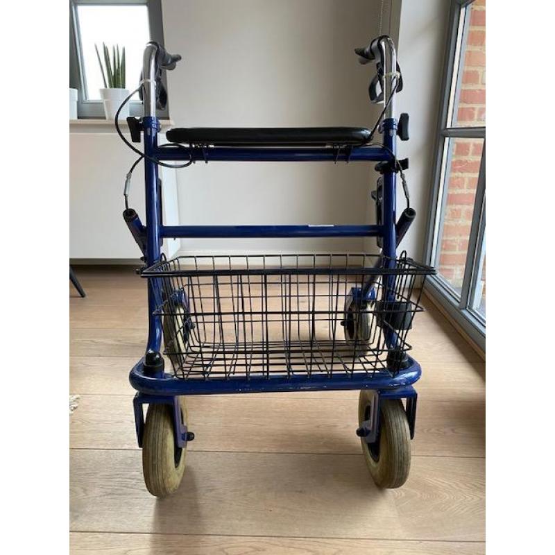 Rollator Quatro Blauw - opplooibaar - PRIMA ONDERHOUDEN