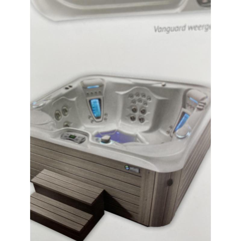 Hotspring Jacuzzi Vanguard model, zeer mooi