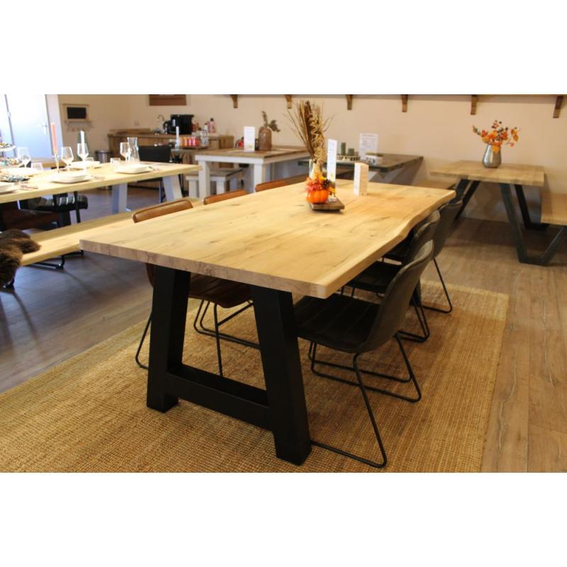 Massieve modern eiken kloostertafel nu 418,-