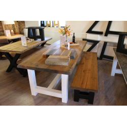 Éénmalige leegverkoop kloosterhouten tafel €299