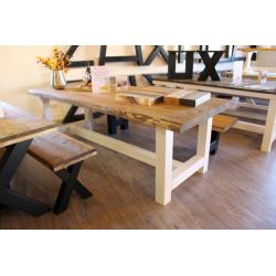 Massieve robuuste eiken eettafel 418,-