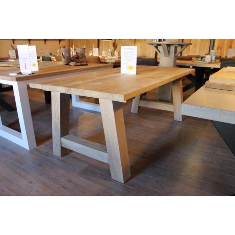 Elegante sterke steigerhouten tafel nu 289,-