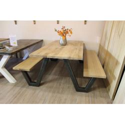 Éénmalige actie op een kloosterhouten tafel €299