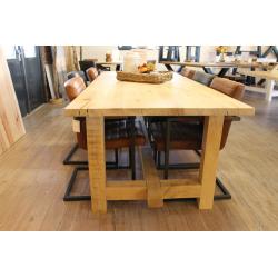 Éénmalige uitverkoop kloosterhouten tafel €299