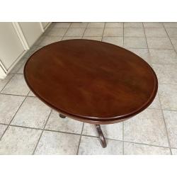 Mahonie- met iepenhouten ovale tafel en 4 Edwardian stoelen