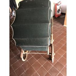 Oude kinderwagen