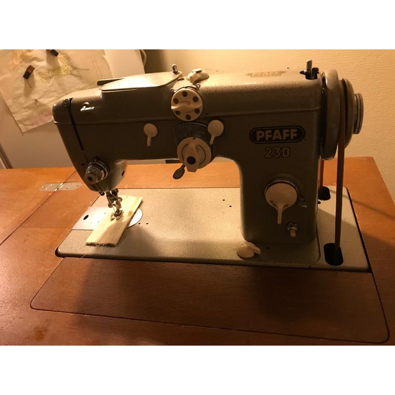 Pfaff 230 vintage naaimachine