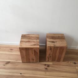 2 houten bijzettafels