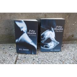 2 delen van de reeks Fifty Shades Serie- Engels