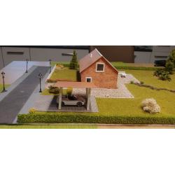Diorama van een huis met een tuin