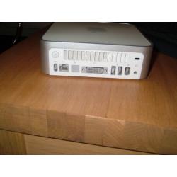 Te Koop Mac Mini G 4 Computer met Serienummer YM5070HWRHR met 1,25 Ghz en de Stroomadapter en zonder een Toetsenbord en zonder een Muis voor de prijs van € 85.