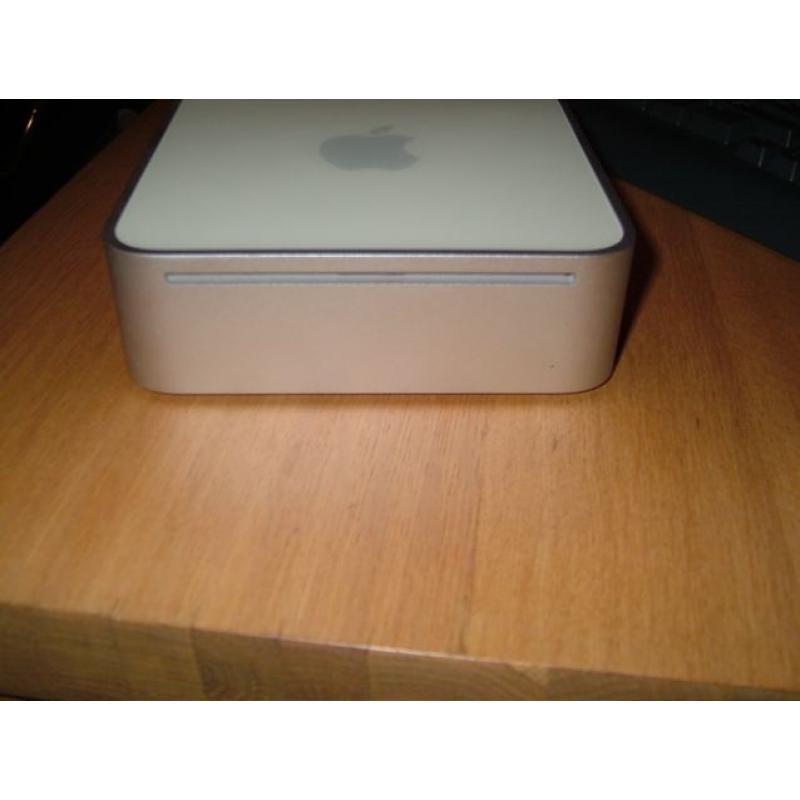 Te Koop een Mac Mini 2.1 Intel Core 2 Duo met Serienummer YM8331ZAYL1 met 1,83 Ghz met draadloos internet en een Video Verloop Dvi naar Vga of Dvi naar Hdmi.