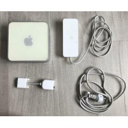 Te Koop een Mac Mini 2.1 Intel Core 2 Duo 64 Bit Computer met Serienummer YM8331YYYL1 met 1,83 Ghz en de Stroomadapter en  een Allumium Apple Toetsenbord(Een paar Toetsen werken niet) en een Apple Mighty Mouse.