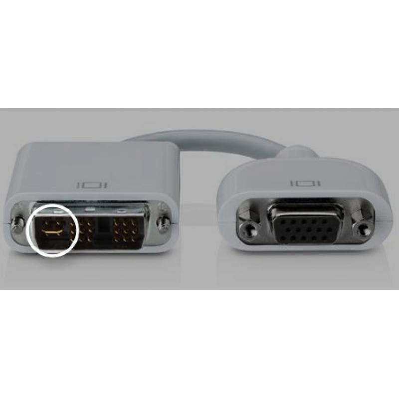Te Koop Mac Mini 2.1 Intel Core 2 Duo YM7501JVYL2 met 2 Ghz met draadloos internet en een 18 Inch Dell Lcd en een iSight Camera en een Set Apple Speakers (Draadje zit los) en een Mini Defecte Lacie Externe Harde Schijf.