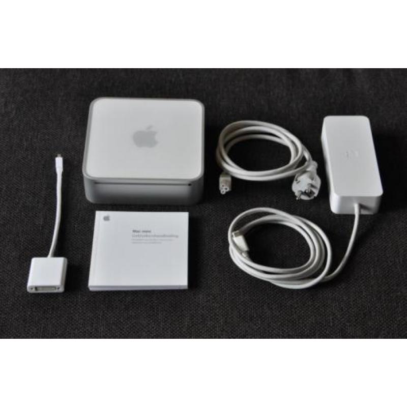 Te Koop Mac Mini 3.1 Intel Core 2 Duo YM008BCC9G5 met 2,26 Ghz met draadloos internet en een 15 Inch Dell Cinema Display en een Video Adapter Mini Display Poort naar Dvi en een Airport Extreme.