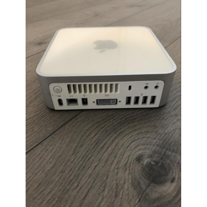 Te Koop een Mac Mini 2.1 Intel Core 2 Duo 64 Bit Computer met Serienummer YM8432JDYL1 met 1,83 Ghz en de Stroomadapter