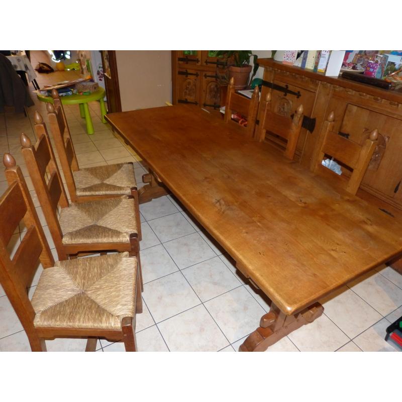 Massief houten eettafel en stoelen