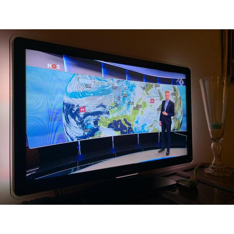 Te Koop 47 inch (119cm) PHILIPS LCD TV met AMBILIGHT