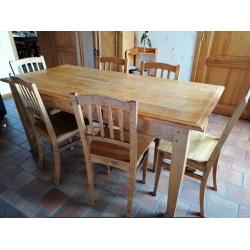 Antieke keukentafel met 6 stoelen