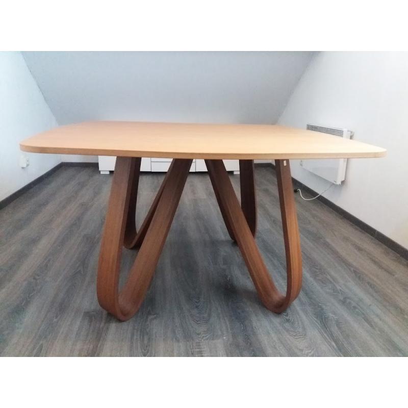 eikenhouten tafel