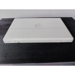 Te Koop 13 Inch Witte Macbook 2.1 met 2,16 Ghz met Serienummer W8721CSSYA3 met draadloos internet en een Stroomadapter en een Nieuwe Accu.